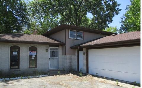 8651 W 71st St, Justice, IL 60458