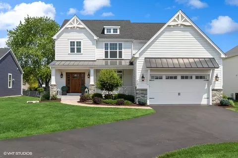 868 Kelsey Ct, Crystal Lake, IL 60014