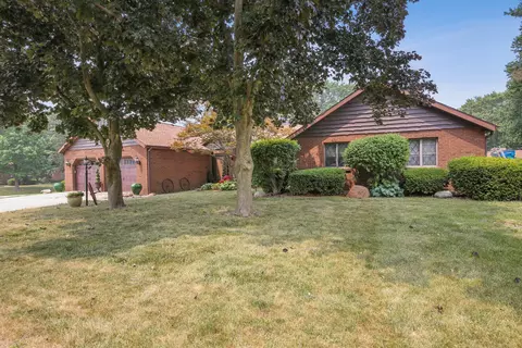 1 Joyce Ln, Champaign, IL 61822