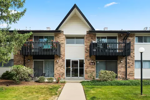 12 Kingery Quarter #202, Willowbrook, IL 60527