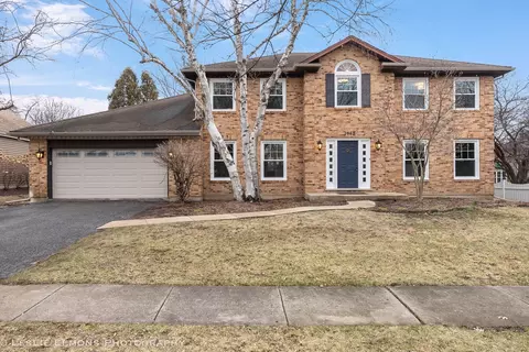 1967 Richton Dr, Wheaton, IL 60189