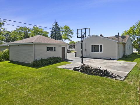 2504 Kirchoff Rd, Rolling Meadows, IL 60008 photo 17