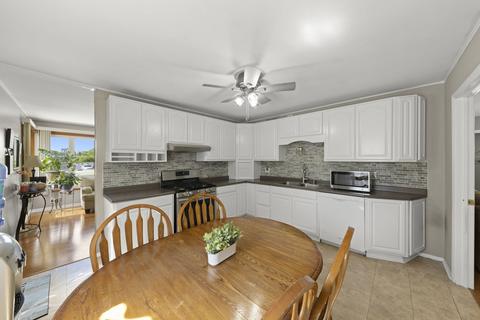 2504 Kirchoff Rd, Rolling Meadows, IL 60008 photo 3