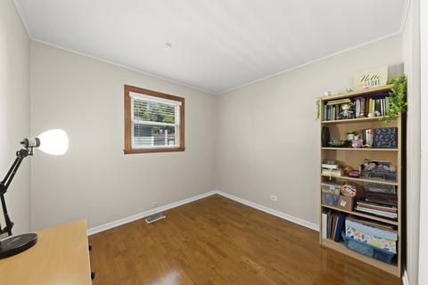 2504 Kirchoff Rd, Rolling Meadows, IL 60008 photo 13