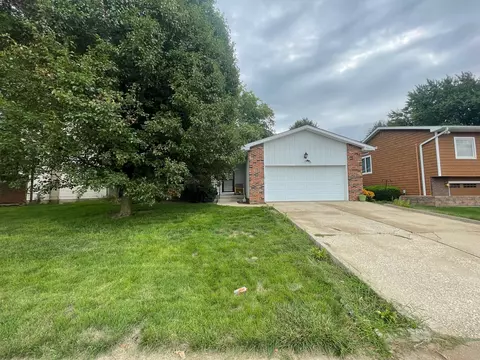 830 S Green Meadow Dr, Decatur, IL 62521