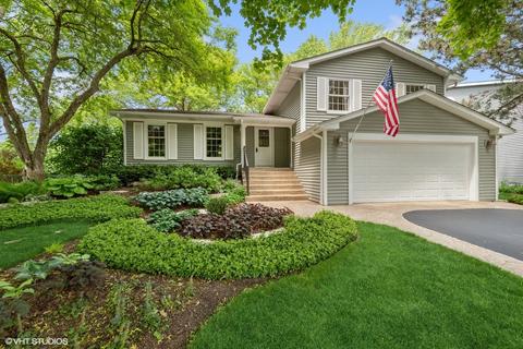 14 Essex Ln, Cary, IL 60013