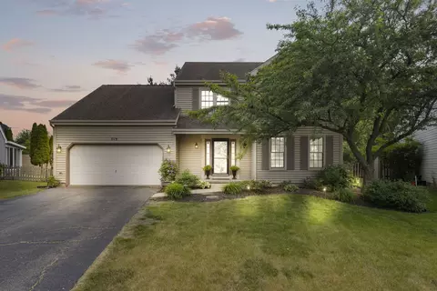 719 Avondale Ln, Aurora, IL 60504