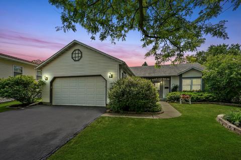 645 Oak St, Woodstock, IL 60098
