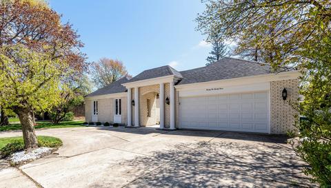 2223 Iroquois Rd, Wilmette, IL 60091