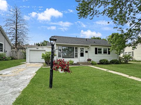 917 W Empire St, Freeport, IL 61032