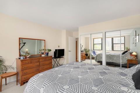 Undisclosed, Chicago, IL 60610 photo 12