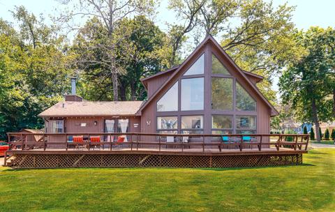 930 Adams Ave, Wauconda, IL 60084