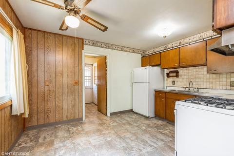 1402 Sunset Dr, Holiday Hills, IL 60051 photo 9