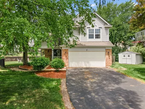 7 Churchill Ct, South Elgin, IL 60177
