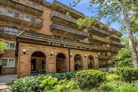 500 Redondo Dr #211, Downers Grove, IL 60516