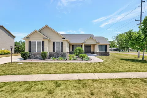 1202 Railside Dr, Gibson City, IL 60936