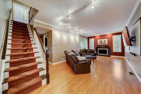 321 Evergreen Ave, Mount Prospect, IL 60056 photo 3