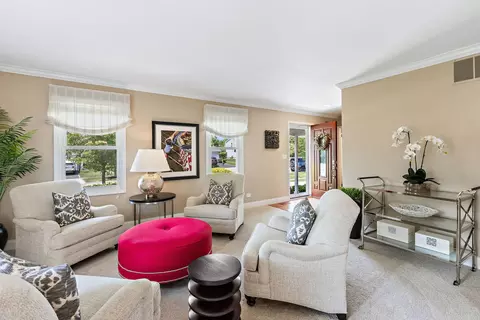 1815 W Parkside Dr, Hoffman Estates, IL 60192 photo 4