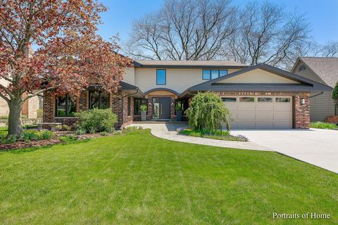 8517 Creekside Ln, Darien, IL 60561
