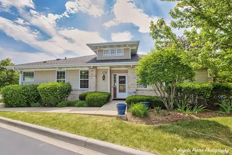 1238 Walnut Glen Dr, Crystal Lake, IL 60014