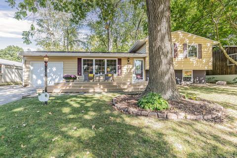1822 Crescent Dr, Champaign, IL 61821
