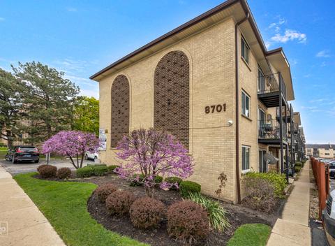 8701 W Foster Ave #305, Chicago, IL 60656