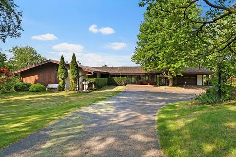 151 W Dundee Rd, Barrington Hills, IL 60010