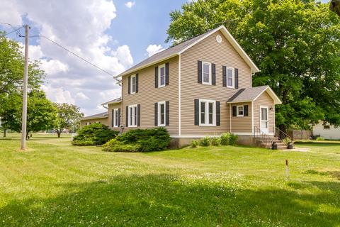 448 N East St, Somonauk, IL 60552