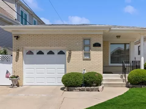 7310 W Roscoe St, Chicago, IL 60634