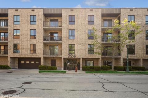 724 12th St #306, Wilmette, IL 60091