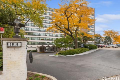 1616 Sheridan Rd #6A, Wilmette, IL 60091
