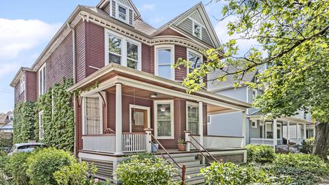 6743 N Newgard Ave, Chicago, IL 60626