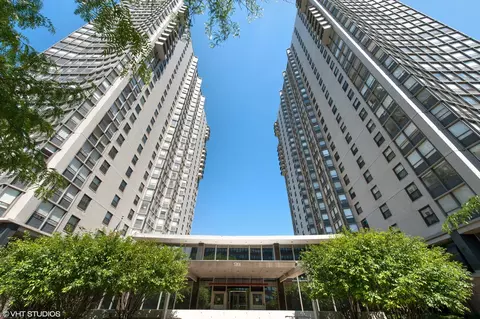5701 N Sheridan Rd #9L, Chicago, IL 60660