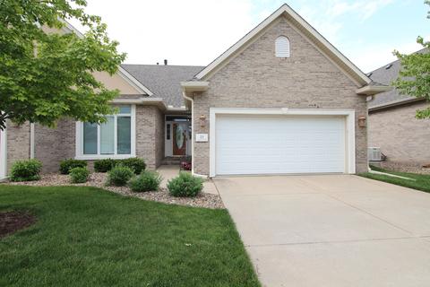 24 Inglewood Ln, Bloomington, IL 61704
