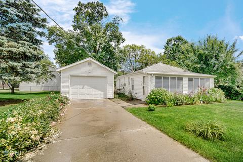 38 N Hill St, Momence, IL 60954