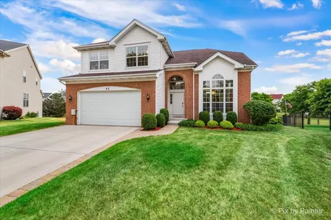 27 Clover Cir, Streamwood, IL 60107