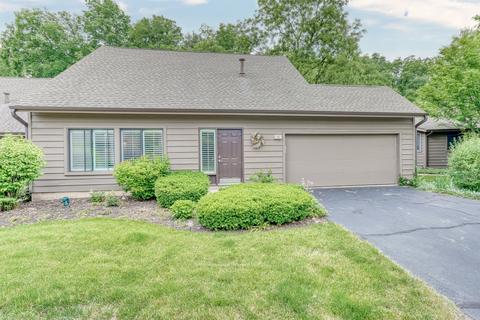 42 Lakewood Cir, Saint Charles, IL 60174