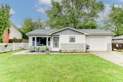 560 W Arlington Ln, Crete, IL 60417