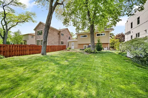 453 Ridge Rd, Highland Park, IL 60035