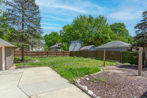 915 Cedar Ave, Elgin, IL 60120 photo 27