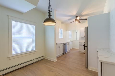 915 Cedar Ave, Elgin, IL 60120 photo 12