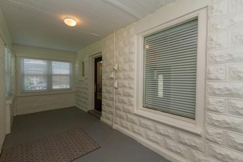 915 Cedar Ave, Elgin, IL 60120 photo 3