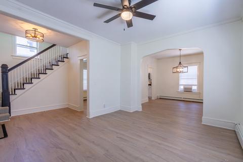 915 Cedar Ave, Elgin, IL 60120 photo 5