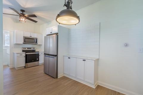 915 Cedar Ave, Elgin, IL 60120 photo 10