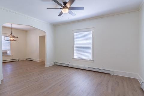 915 Cedar Ave, Elgin, IL 60120 photo 4