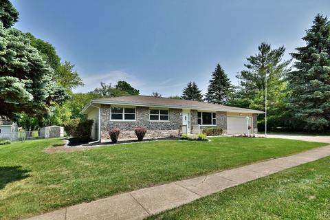 709 Oak Manor Dr, Marengo, IL 60152