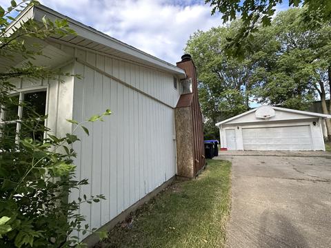 1328 Beverly Ln, Bloomington, IL 61704 photo 2