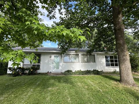 1328 Beverly Ln, Bloomington, IL 61704