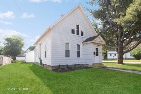 304 N Washington St, Carpentersville, IL 60110