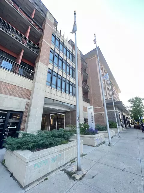 3450 S Halsted St #207, Chicago, IL 60608